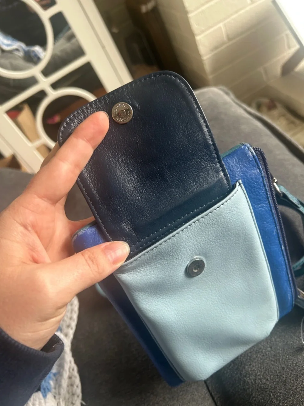 📱 RFID Leather Crossbody Phone Case Bag - Picture 3 of 7